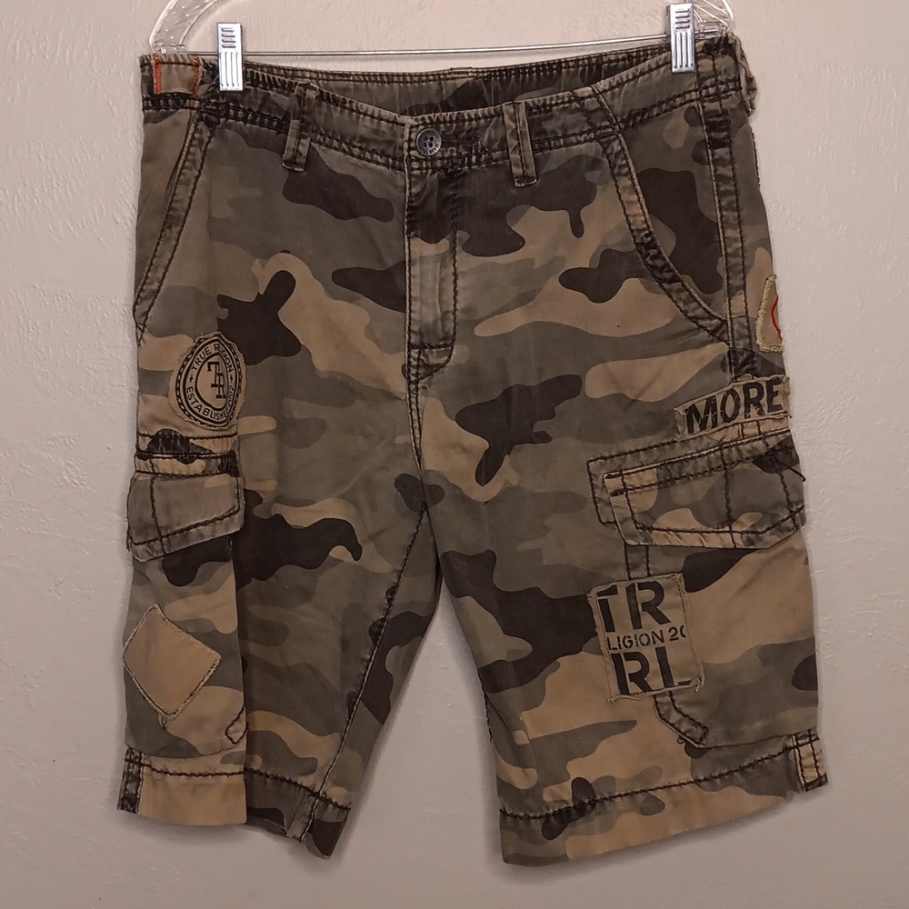 True Religion Camo Cargo Shorts Y2K Size 32